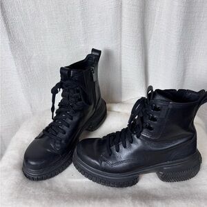 Sorel One Ave Waterproof Boot size 9